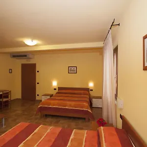 Santucci 3*, Assisi Italia